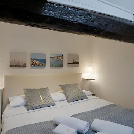 Pied-a-terre Saint Michel Апартаменты *