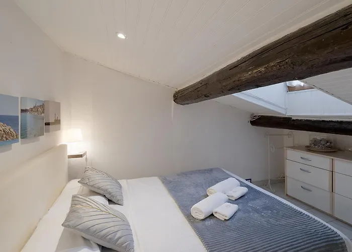 Apartment Pied-a-terre Saint Michel *